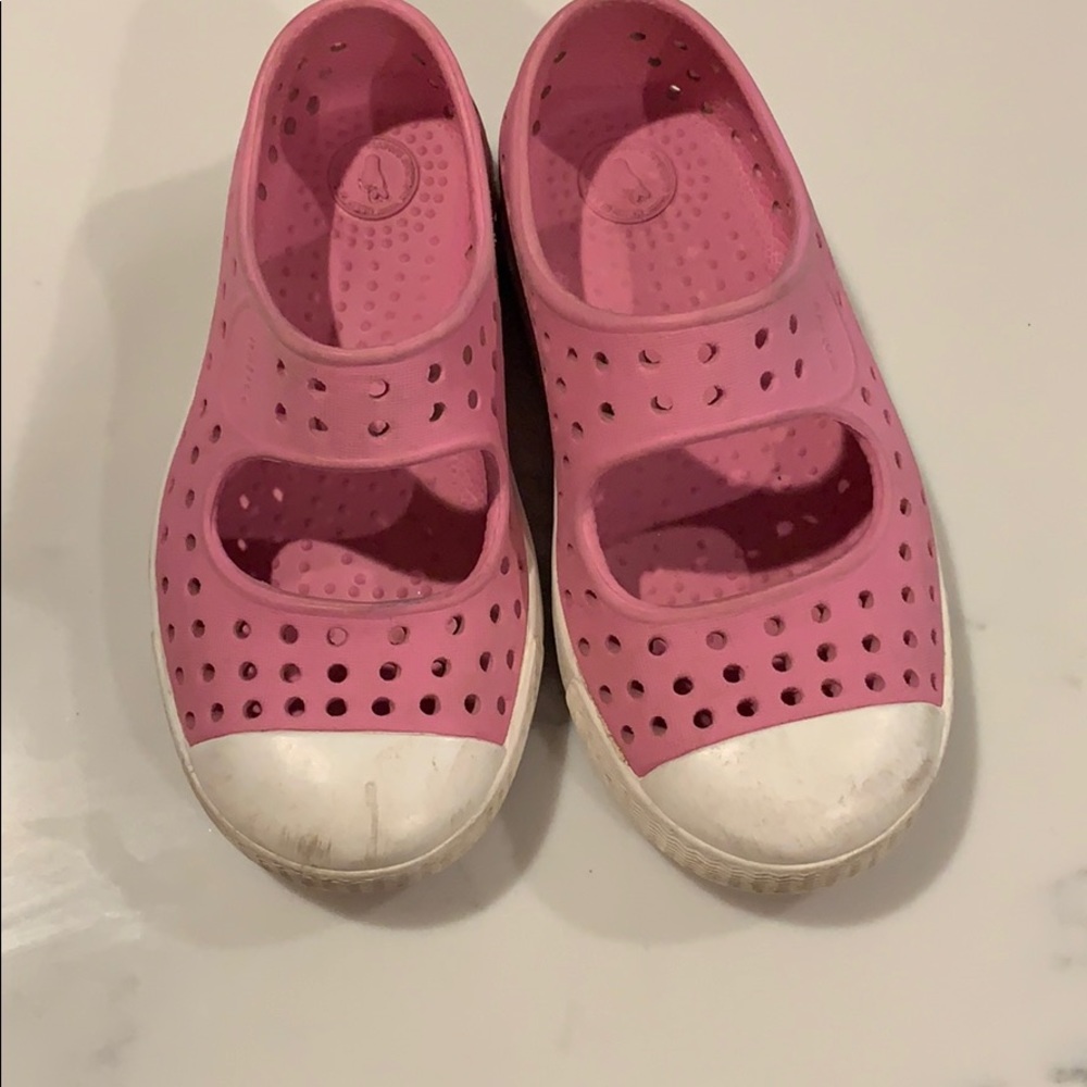 Native girls size c8 shoes